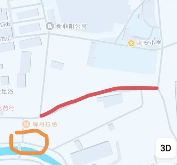 塘中五街右手边的巷子里，在小学